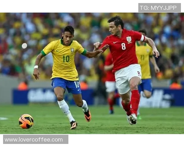 选择适合的足球材质对提升比赛质量和球员表现的重要性分析